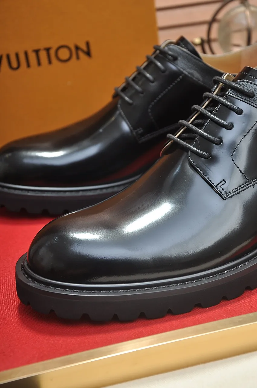 Men's men's shoes 💰560💶 [LV] (original single cowhide lining) 🍀LV's latest genuine leather business suit shoes are launched simultaneously on the official website. The first-layer cowhide imported from Italy is made of heavy gold, 💥1:1 rubber outsole from the official website. Versatile to wear, high-end without losing class, and the color combination is extraordinary. This four-season style is alluring when worn on your feet, showing off your big-name flair. Standard code 38-44 (45 customized)